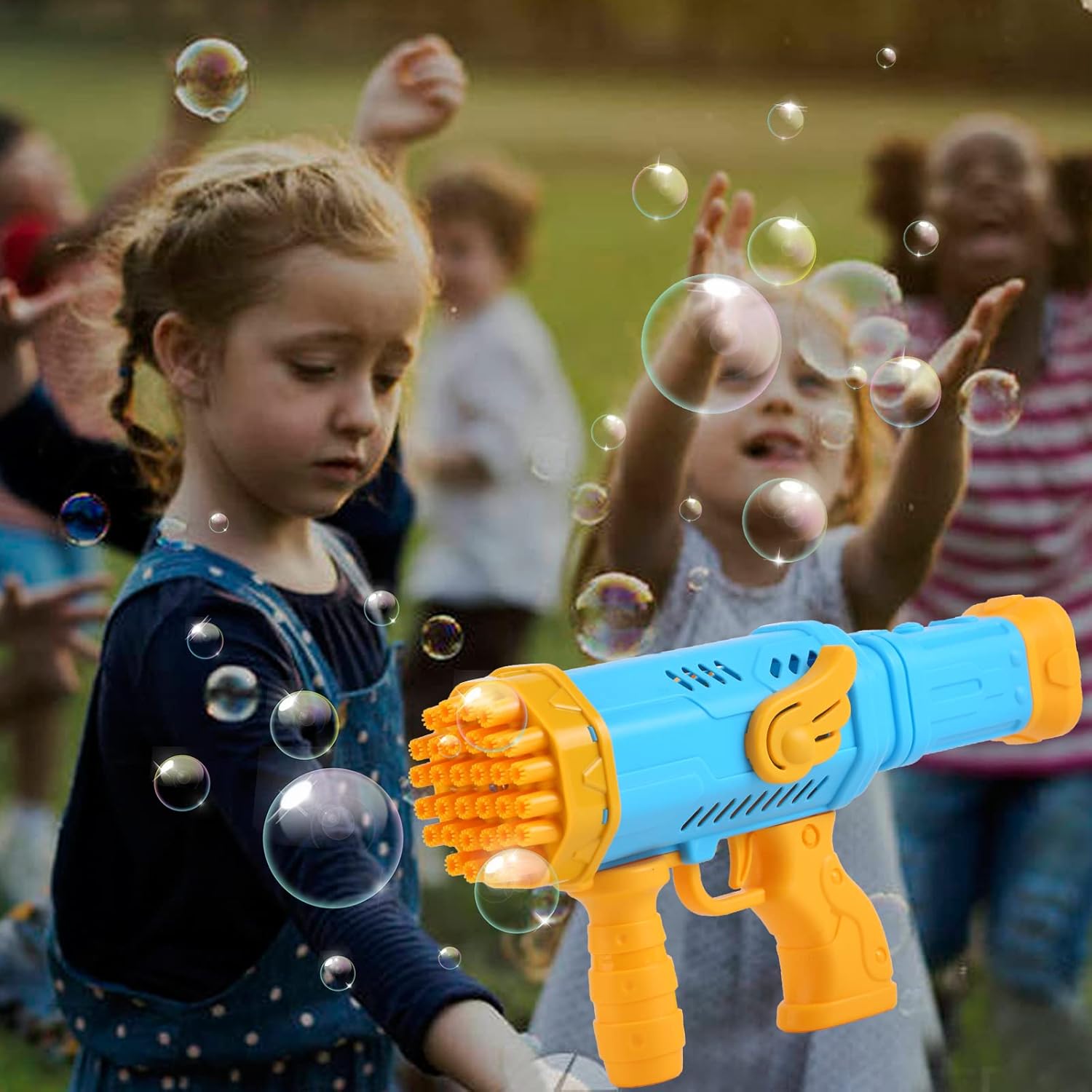 Pistol de facut baloane din sapun, Zola®, cu rezerva de lichid, 32 duze evacuare a bulelor, din plastic, 27.5 x 14.5 x 6.5 cm, albastru cu galben Pistol de facut baloane din sapun, Zola®, cu rezerva de lichid, 32 duze evacuare a bulelor, din plastic, 27.5 x 14.5 x 6.5 cm, albastru cu galben